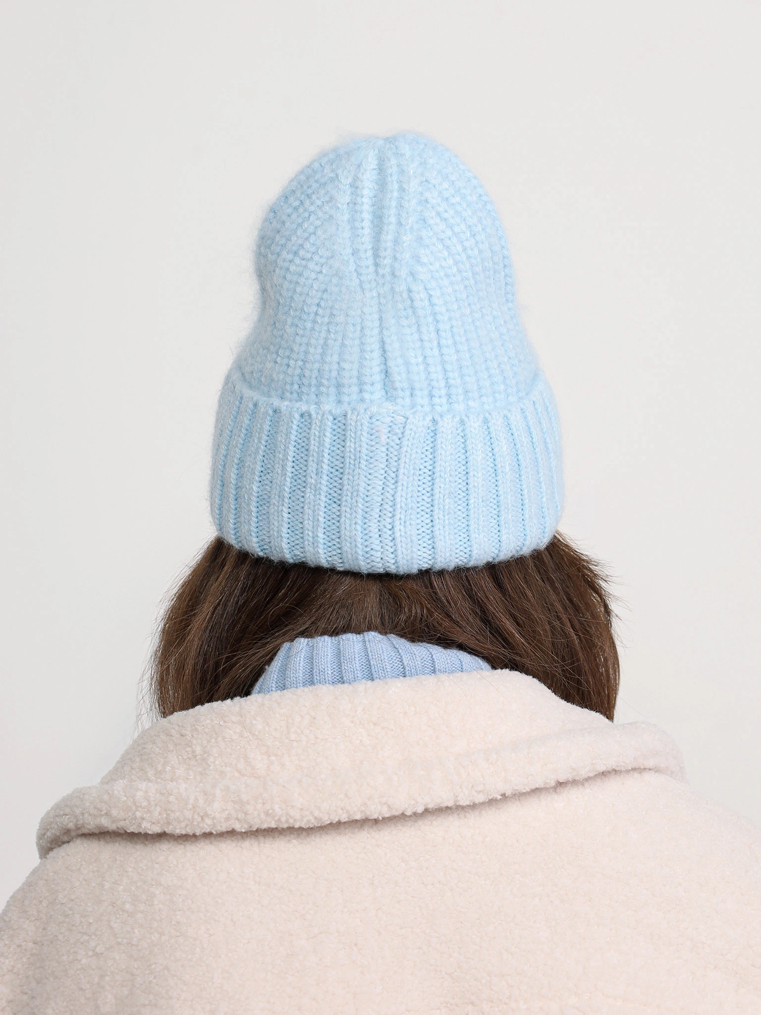 Шапка-бини из ангоры и нейлона с отворотом в ассортименте